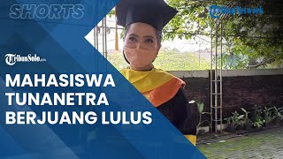 Berjuang 10 Tahun, Mahasiswi Tunanetra Ini Akhirnya Berhasil Lulus Kuliah di Universitas Terbuka