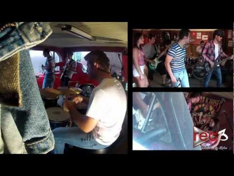 Clipe Banda Café Pequeno - Música: Qual é!