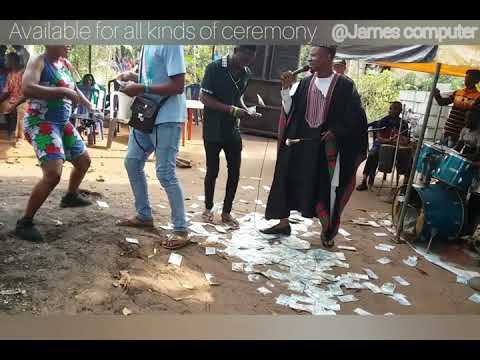 ATINGA WOMA receiving bless from a bosom friend/bro: Fankie wire wire at UmUOWA in Ngor- okpala LGA