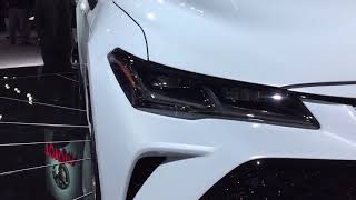 2019 Toyota Avalon sweeping front turn signals (live speed)