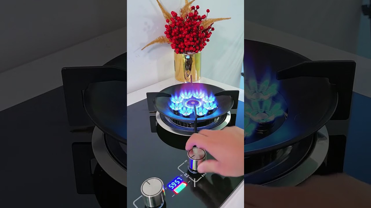 Stir-fried rice and vegetables over high heat are fragrant