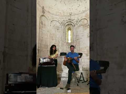 Piers Faccini & Laura Cahen - Oiseau (acoustic version in a romanesque church)