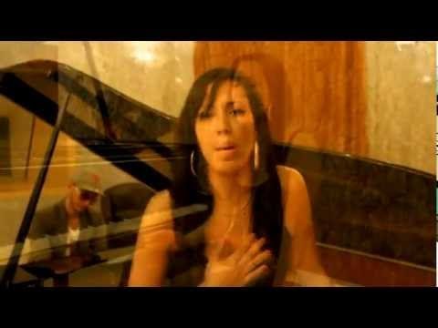 Ayna - Poids plume - Clip officiel