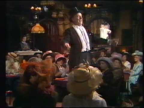 Del 1 På farfars tid med Ernst Rolf och Cocosbaletten