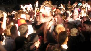 Mayhem, Machine Gun Kelly