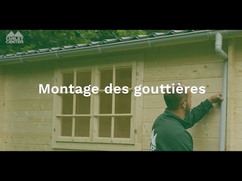 Montage de gouttières en PVC sur un toit en pente