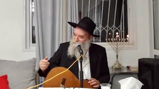 התוועדות נר ראשון של חנוכה, ה'תשפ"ד (הרב יאיר כלב) - התמונה מוצגת ישירות מתוך אתר האינטרנט יוטיוב. זכויות היוצרים בתמונה שייכות ליוצרה. קישור קרדיט למקור התוכן נמצא בתוך דף הסרטון