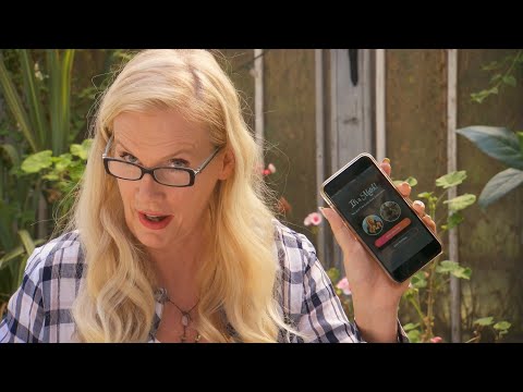 Gunilla använder en Dating App - Svenska Hollywoodfruar (S11 Ep1)