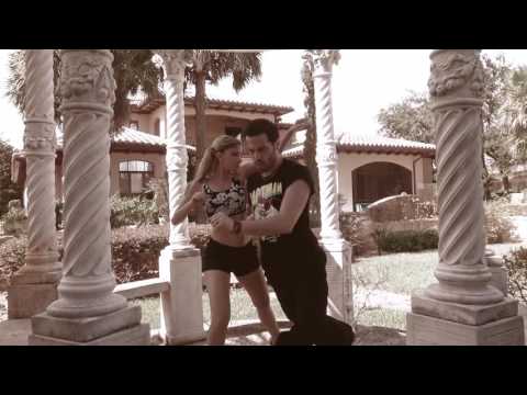 AIN'T NO SUNSHINE - Mauro Caiazza y Carolina Giannini