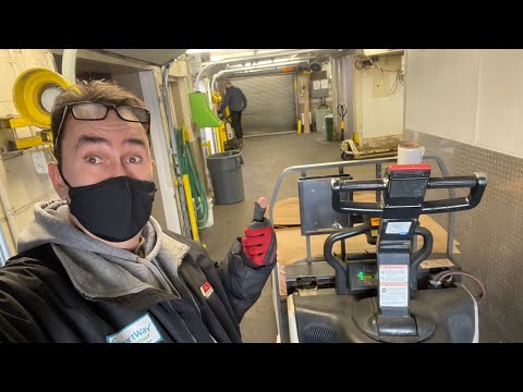 Picking up Produce at 4 Seasons Produce Ephrata Pa