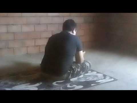 MLADI CRNAC PRICA SA TELEFONOM