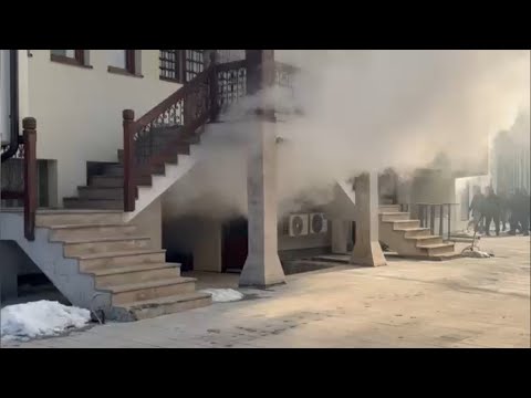 Gori zgrada Mešihata IZ u Srbiji - Live uključenje 02