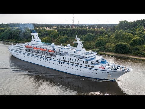 ASTOR passes the Kiel Canal |4K