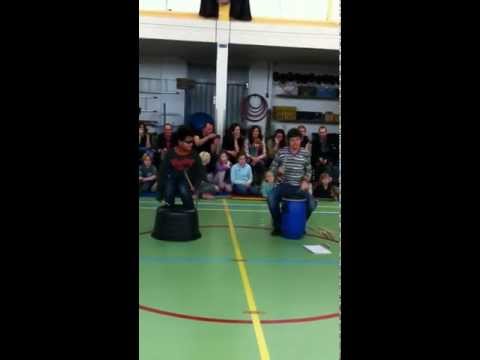 trommel op rommel (complete versie) ASVO 2011 door Olaf Keus en Nailton Miranda school in Amsterdam
