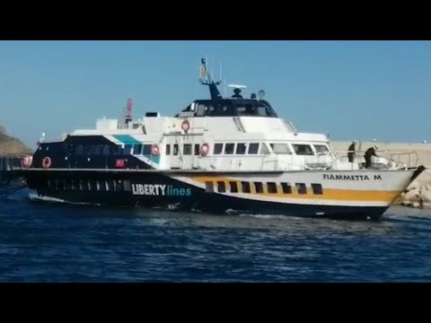 Aliscafo Fiammetta M in partenza dal porto di Favignana