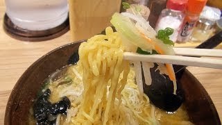 preview picture of video 'Sapporo Ramen,New Chitose Airport 白樺山荘のラーメンで北海道を終える:Gourmet Report グルメレポート'