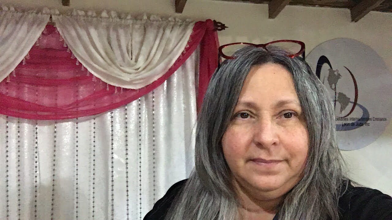 Rosa Pérez- Tema : Era PRESTADA “