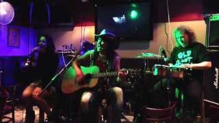 Ozzi The Rose &amp; Ezzi: Strung Out (pätkä)/ Andy McCoy:n biisi, Live 17.08.13