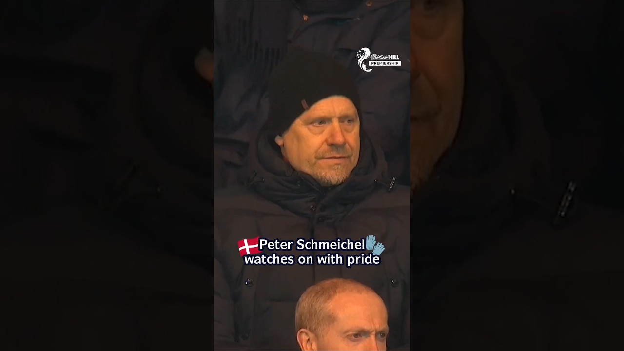 Peter Schmeichel watches son Kasper for Celtic 🇩🇰🧤
