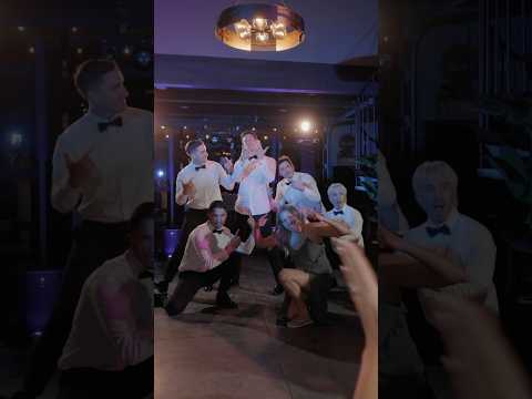 Siblings surprise the bride with a dance routine 🤵‍♂️