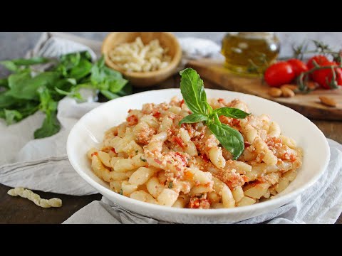 Un primo piatto fresco e velocissimo: le BUSIATE ALLA TRAPANESE