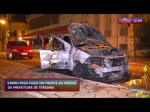 ROTA DO DIA 21 10 Carro pega fogo em frente ao preÌdio da Prefeitura de Teresina