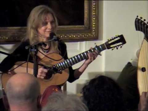 Muriel Anderson playing a  Peter de Smet guitar / CordeFactum 2010