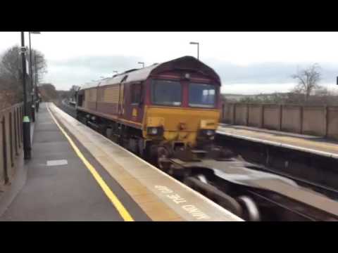 66199 Passes P3 at Tamworth (Staffs) Monday 04.01.2016