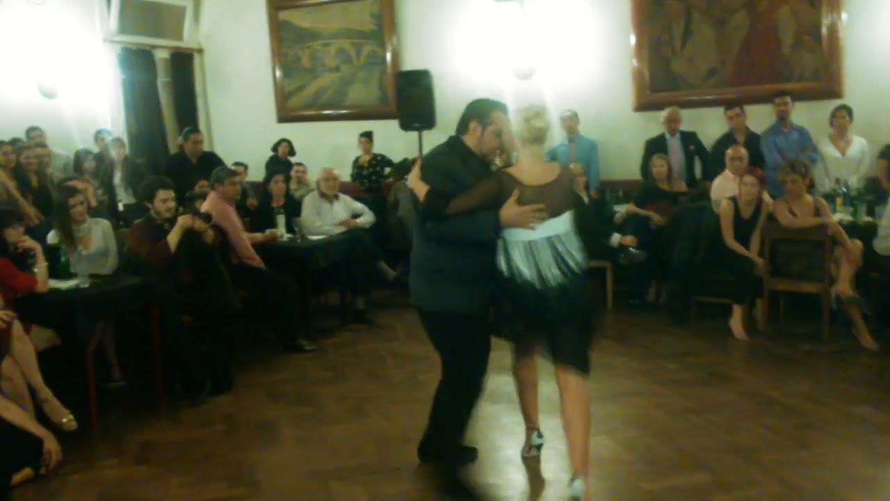 Leo Ortiz y Yanina Erramouspe bailan con la Juan Darienzo 2015  1/2