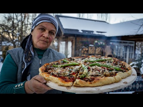 🔥 Campfire Steak Pizza: Grilled to Perfection on the Sadj Grill 🍕🥩