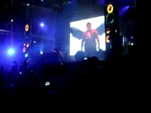 Fatboy Slim playing Riva Starr "House Music" in Brazil