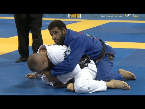 Vitor Oliveira v Stephen Martinez / World Championship 2014