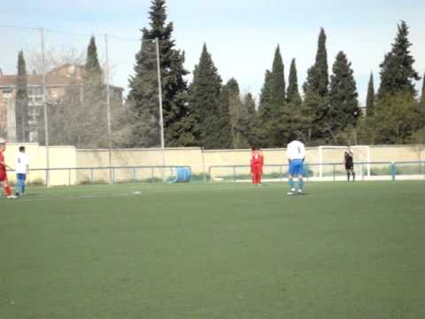 7 minutos. Anibal remata en una ocasión para el Vallecas B