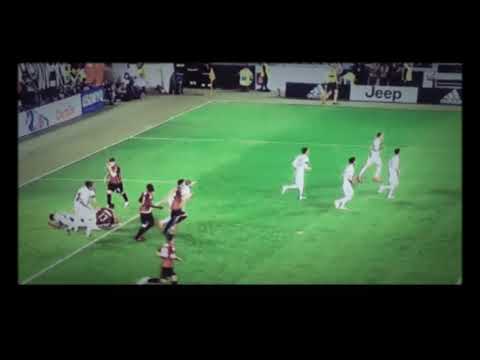 Mandzukic scalcia Romagnoli in area di rigore