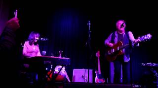 Amy Rigby and Wreckless Eric. Reconnez Cherie