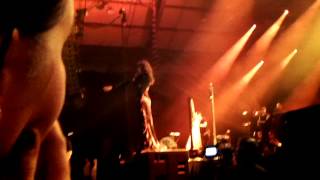 florence welch breaks up a fight mid song in aberdeen aecc 9/12/12