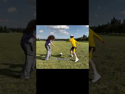 Eli flashing Noah😭 #kalogerassisters #elianakalogeras #demitrakalogeras #noahrisling