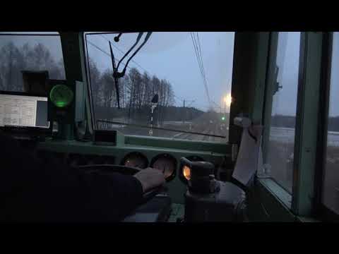 Zza pleców maszynisty - lokomotywa EU07 (5)