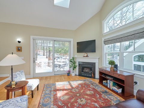 An elegant 3 bedroom townhouse condo that ticks all the boxes!