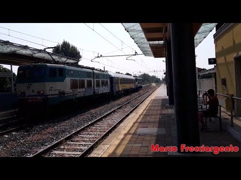 Transito alla Stazione di Noale - Scorzè (VE) E.656 557 + carrozza sperimentazione + E.656 570
