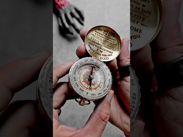 Vídeo relacionado con WOANIN Brújula grabada, brújula antigua, brújula de bolsillo, personalizada, idea de regalo náutica para novio y seres queridos