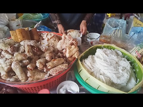 Breakfast And Foods In Cambodian Market - Natural Living In Phnom Penh Market - Amazing Food Tour