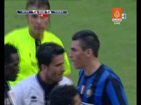 Lucio litiga con Panucci mentre Maicon si piscia addosso dal ridere!!! ahahah