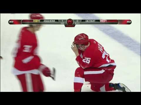 [HD] Mike Brown HUGE HIT on Jiri Hudler - Ducks vs Wings Game 1 2009 NHL Playoffs