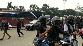 Download lagu suasana sore di luar stadion GBLA PERSIB vs PERSEBAYA mp3