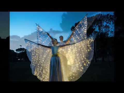 Trampoli con Ali Luminose - Compagnia Endaxi Perfomance