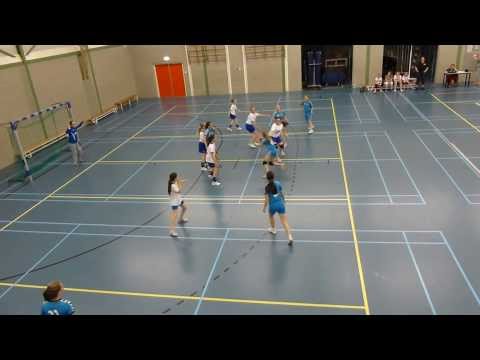 Mooie actie van Demi in wedstrijd HV Swift 2000