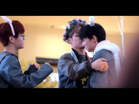 Stray Kids 's Hyunjin Cried While Singing Grow Up At Fan Meeting