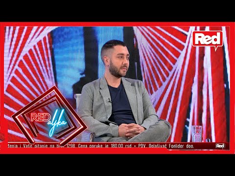 Stefan Dragojlović gleda natalnu kartu Jovane Misice - REDaljka - 17.12.2022. - Red TV
