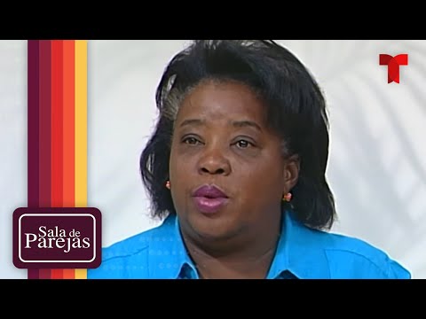 👩🏽‍🦱👨🏽‍🦲👱🏻‍♀️ Disputándose un hueso | Sala De Parejas